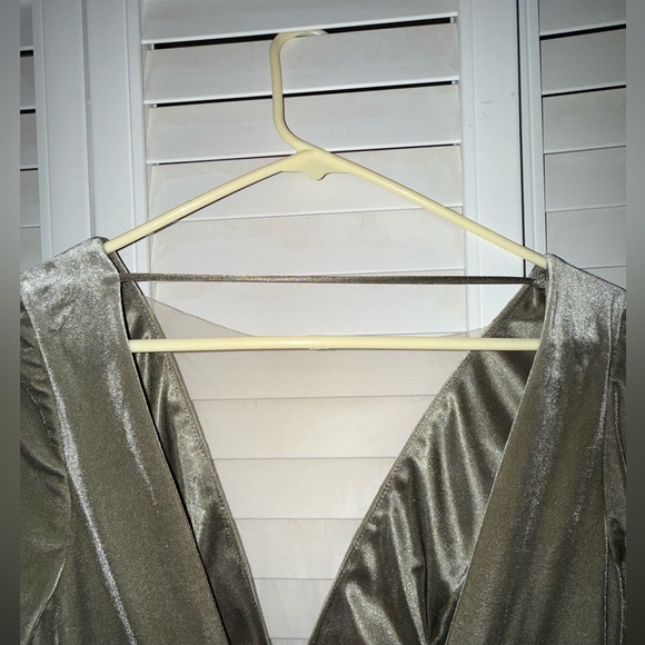 Jenny Yoo Ryland V-Neck Long-Sleeve Open-Back Stretch Velvet Gown Size 8 - Picture 4 of 9